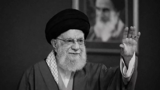 খামেনির মৃত্যু: ৭ দিনের ছুটি ও ৪০ দিনের শোক ঘোষণা