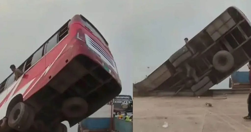 দৌলতদিয়া ফেরিঘাটে বাসডুবি, নিহতের সংখ্যা বেড়ে ২৫