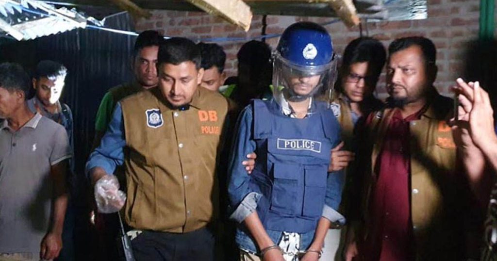 নাটোরে বাবাকে কুপিয়ে হত্যা, অভিযুক্ত ছেলে সিয়াম গ্রেপ্তার