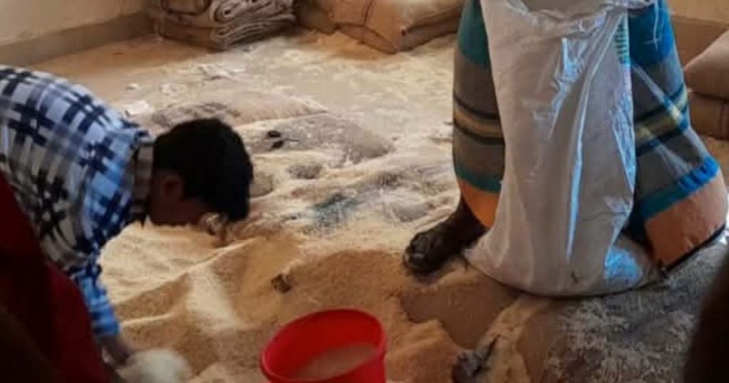 বেলকুচিতে ১০ কেজি চাল বরাদ্দ থাকলেও দেওয়া হচ্ছে সর্বোচ্চ ৮ কেজি