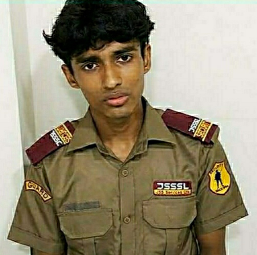বাবার কবরের মাটি শুকানোর আগেই জীবিকার লড়াই