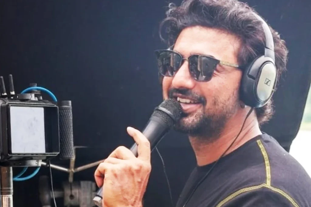 ঝলক দেখালেন ‘ডিরেক্টর’ দেব