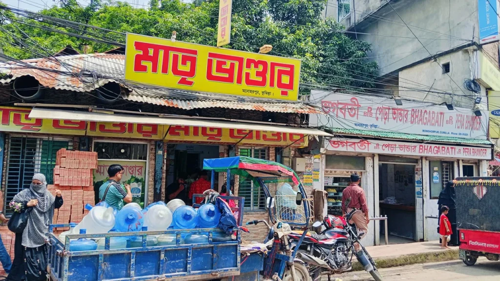মাতৃভান্ডারের কারখানায় কাদাময় মেঝে
