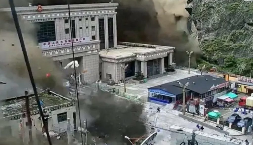 নেপালে আকস্মিক বন্যা-ভূমিধসে ভয়াবহ বিপর্যয়