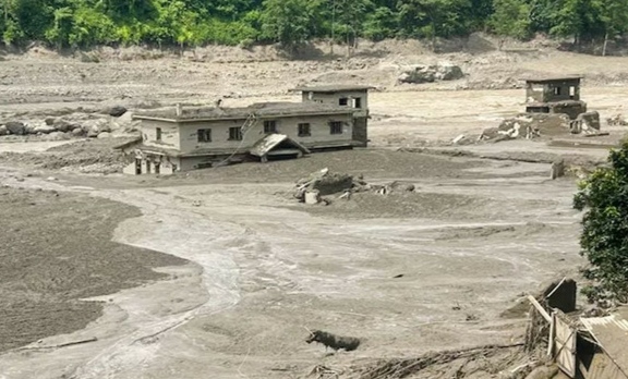 নেপাল-চীন সীমান্ত হিমবাহ ধস থেকে বন্যা