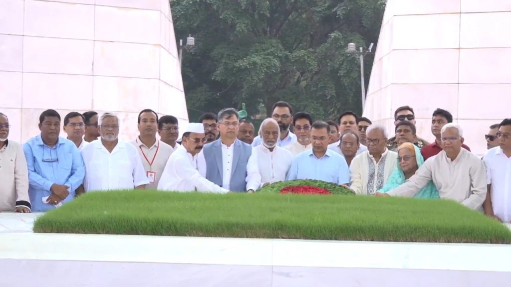 জিয়া-খালেদার সমাধিতে তারেকের শ্রদ্ধা