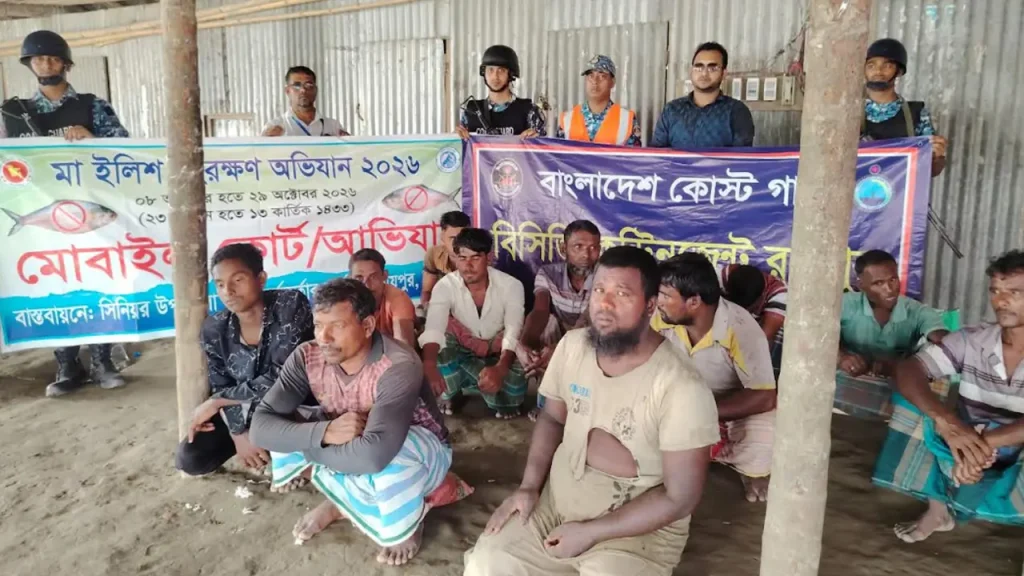 মেঘনায় মাছ শিকারে ১২ জেলে আটক