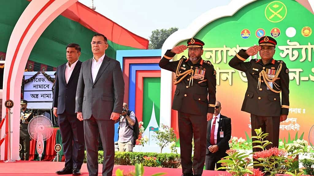 আধুনিক ও প্রযুক্তিনির্ভর সশস্ত্র বাহিনী গড়তে চায় সরকার